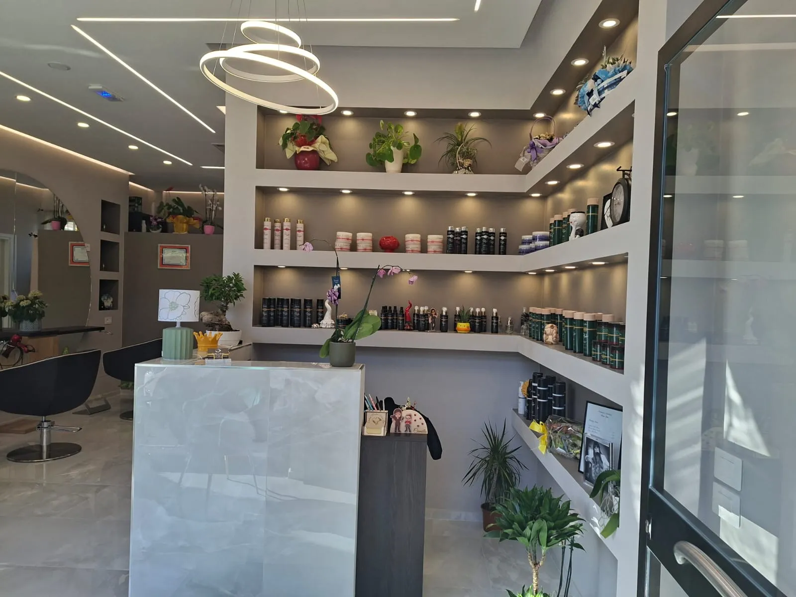 Postazioni taglio del salone